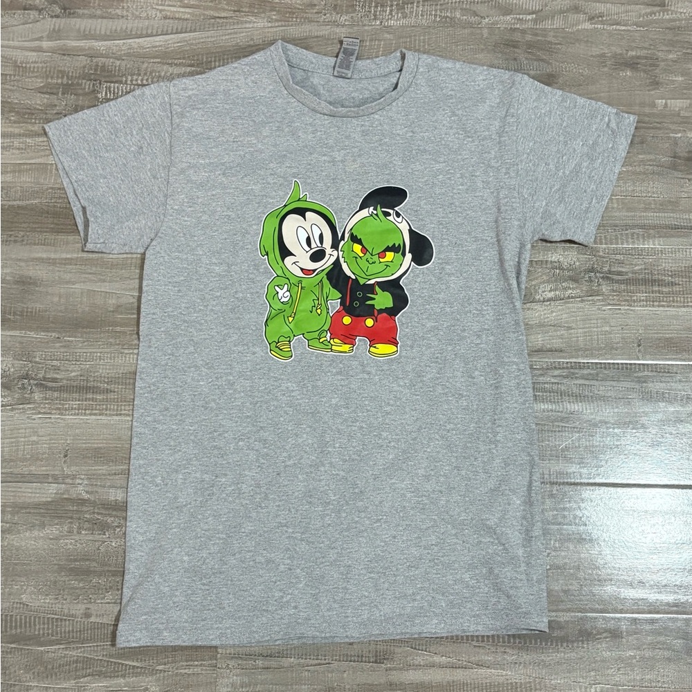 ! NEW ! The Grinch X Mickey Mouse Grey Cartoon Handmade Christmas T-Shirt